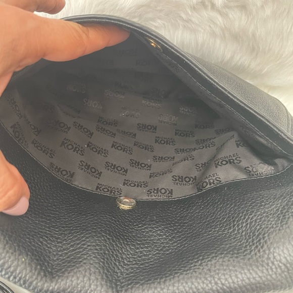 💯% Authentic Michael Kors crossbody - Picture 12 of 13